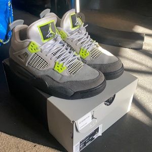 Jordan 4 Neon